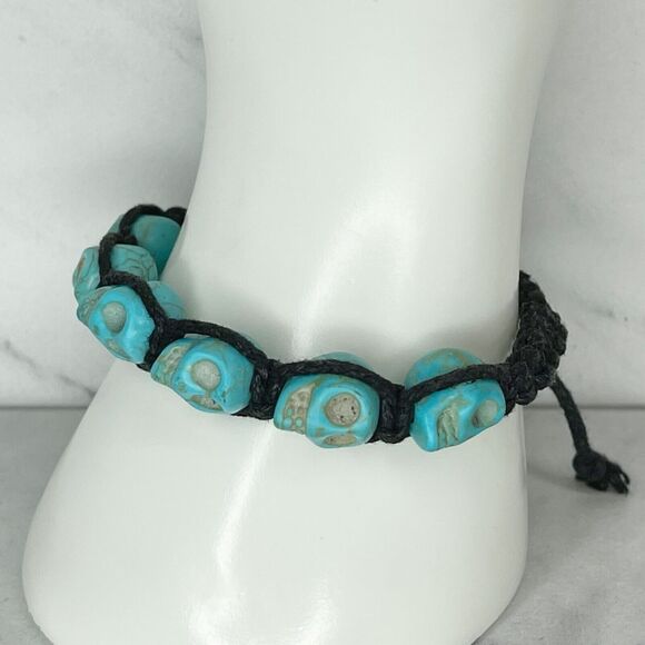 Faux Turquoise Skull Beaded Adjustable Bracelet - Picture 1 of 8
